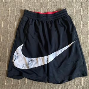 Mens medium nike logo shorts